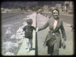 femme-et-enfant-corniche-marseille-image-cinememoire