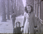 Longchamps femme et enfant sur le boulevard Longchamps à Marseille