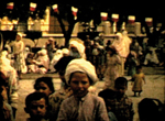 algeriens-et-drapeaux_tricolores algeriens-et-drapeaux_tricolores-archives-film-cinememoire
